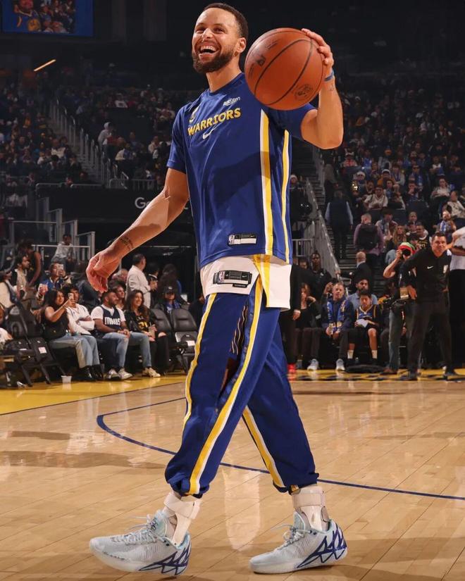 一年怒虧2個億，庫里和安德瑪的“孽緣”