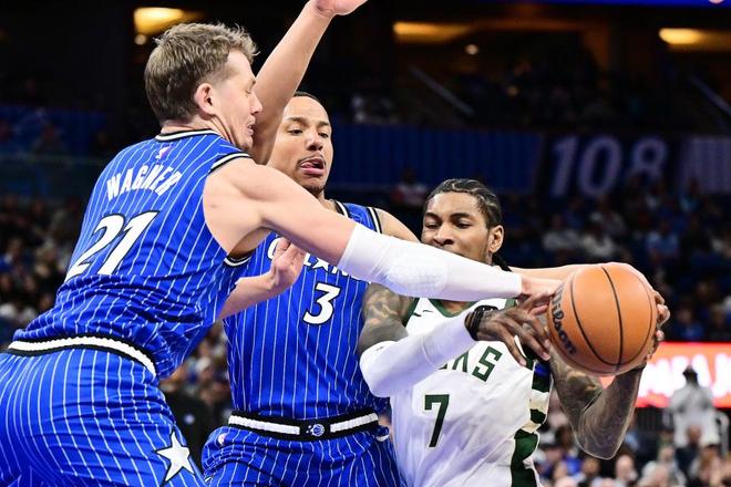 托馬斯首秀5中1！雄鹿慘負魔術結束3連勝 波特28分小瓦復出